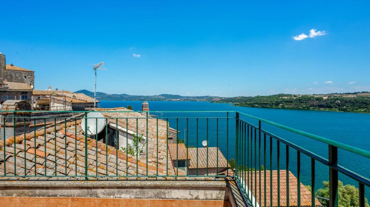 Attico Con Vista Lago - Miralago Anguillara Sabazia Kültér fotó